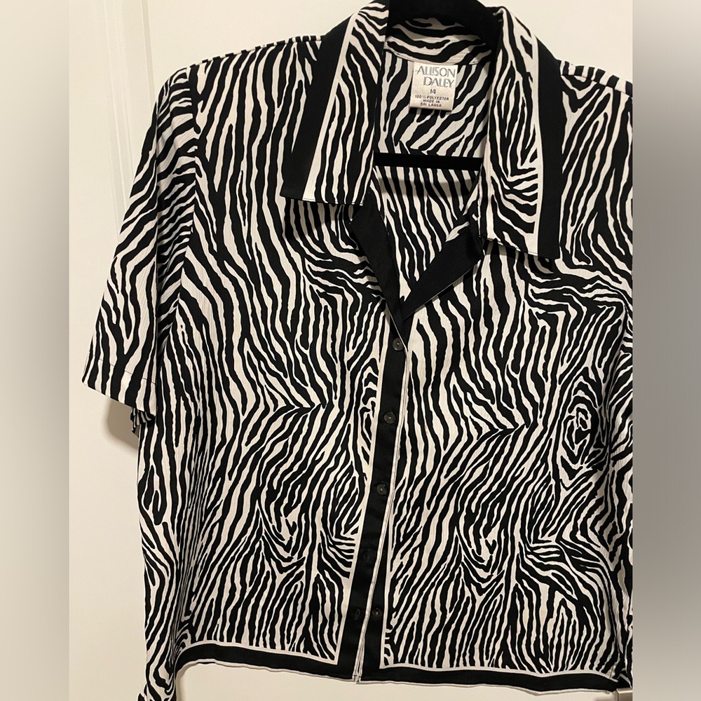 Zebra buttoned down blouse - Picture 2 of 4
